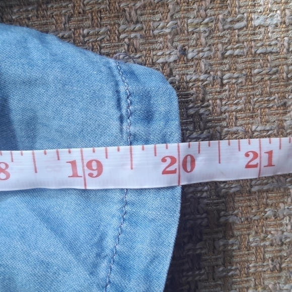 Jean shorts lightweight light blue denim white lace trim accents womans size 10 - Picture 16 of 16